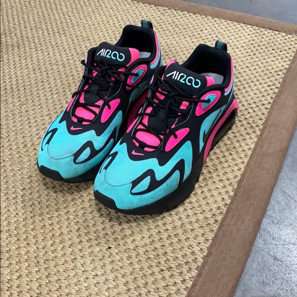 Nike 200 Miami color way